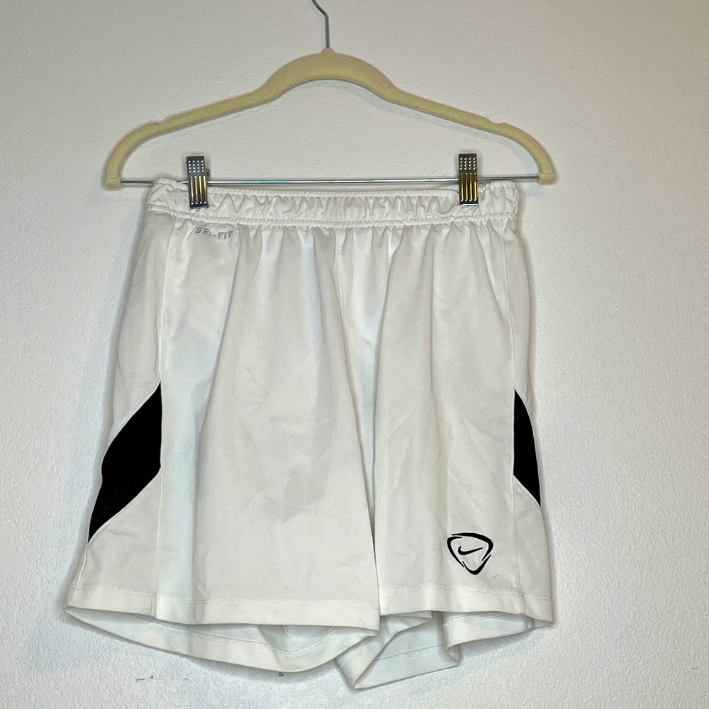 Nike mens dri fit shorts. M